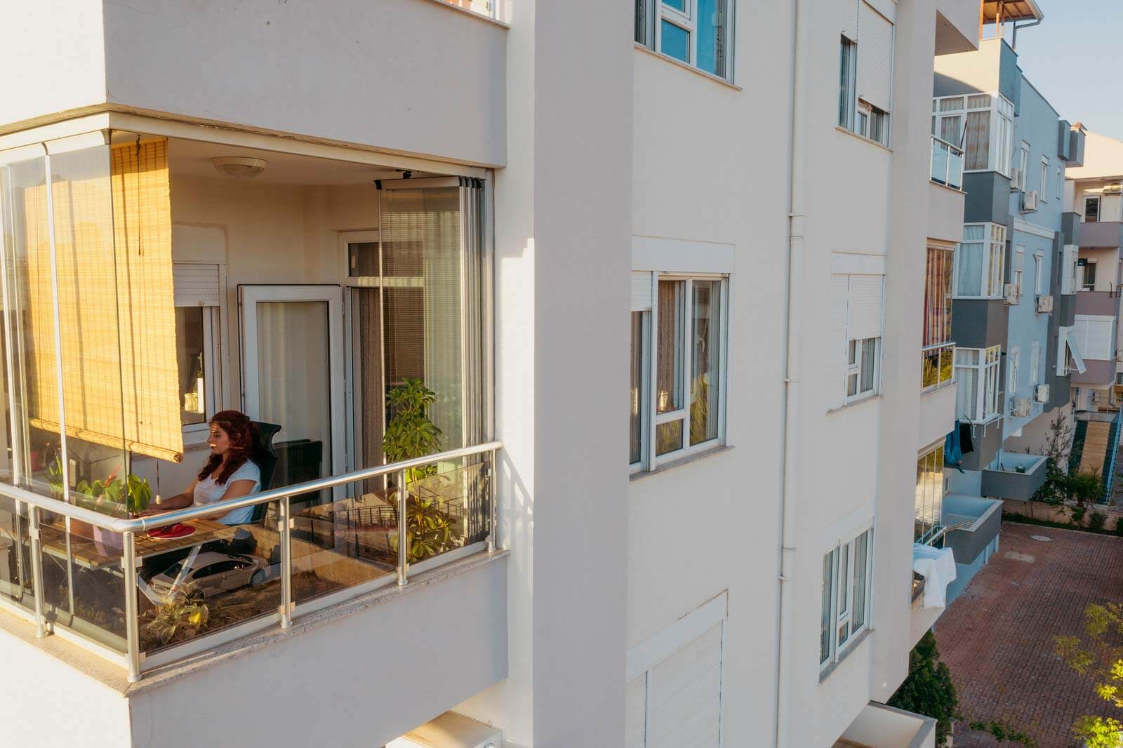 cam balkon su tahliye deliği nasıl açılır